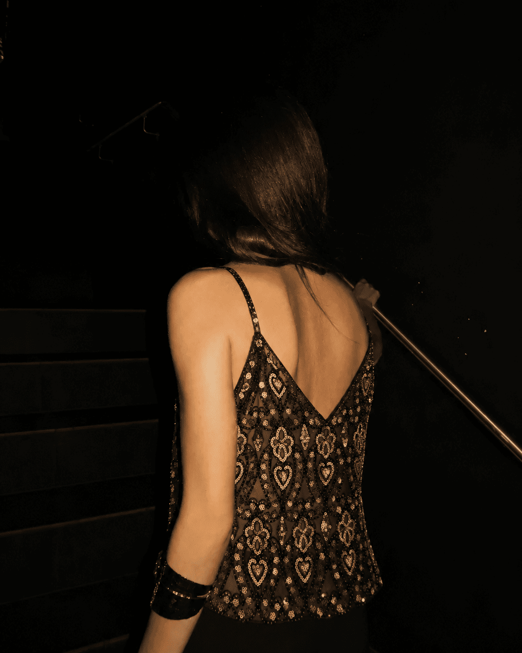 Women's Sleeveless Sequin Glitter Beaded Tank Top V-Neck Spaghetti Strap Party Festival Night Out Top – Klara Black Gold