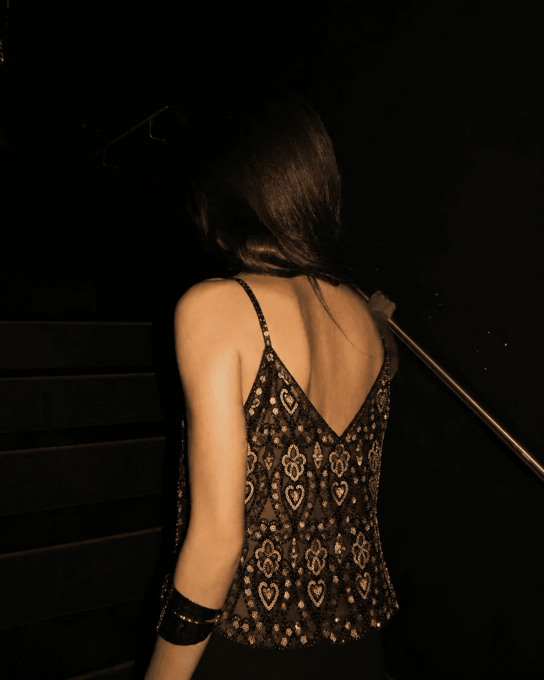 Women's Sleeveless Sequin Glitter Beaded Tank Top V-Neck Spaghetti Strap Party Festival Night Out Top – Klara Black Gold